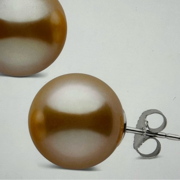 Brown freshwater cultured pearl stud earrings in 14k gold NWOT - Picture 4 of 4